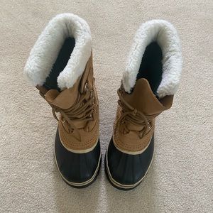 Excellent condition-Caribou Sorel Boots